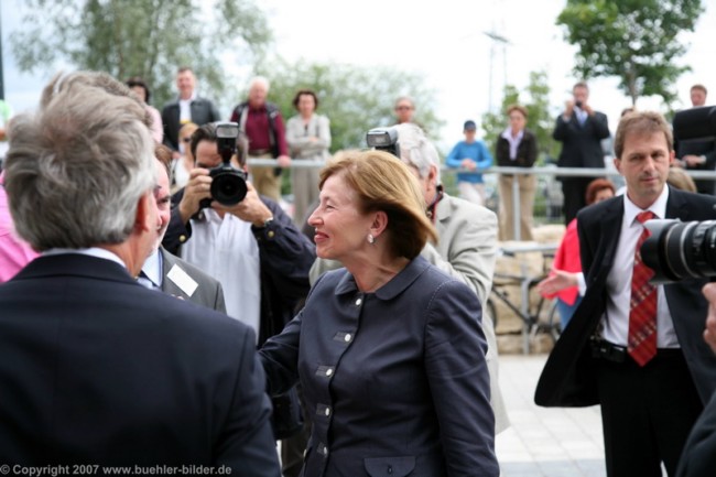 ©IMG_0356.jpg - Am Samstag, den 23.06.2007, hatte ich die Gelegenheit Frau Eva Luise Köhler, die Frau von unserem derzeitigen Bundespräsidenten Herrn Horst Köhler, bei der Einweihung von weiteren 9-Löcher des Golfplatzes Ludwigsburg, dem Golfclub Schloss Monrepos (GCM), zu fotografieren.