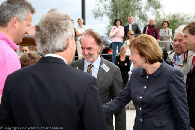 ©IMG_0358.jpg - Am Samstag, den 23.06.2007, hatte ich die Gelegenheit Frau Eva Luise Köhler, die Frau von unserem derzeitigen Bundespräsidenten Herrn Horst Köhler, bei der Einweihung von weiteren 9-Löcher des Golfplatzes Ludwigsburg, dem Golfclub Schloss Monrepos (GCM), zu fotografieren.