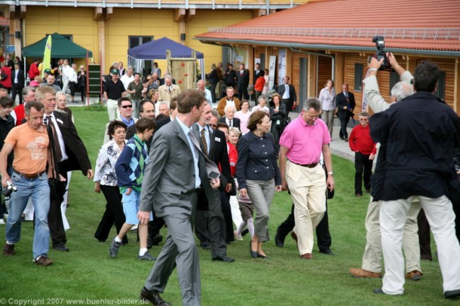 ©IMG_0386.jpg - Am Samstag, den 23.06.2007, hatte ich die Gelegenheit Frau Eva Luise Köhler, die Frau von unserem derzeitigen Bundespräsidenten Herrn Horst Köhler, bei der Einweihung von weiteren 9-Löcher des Golfplatzes Ludwigsburg, dem Golfclub Schloss Monrepos (GCM), zu fotografieren.