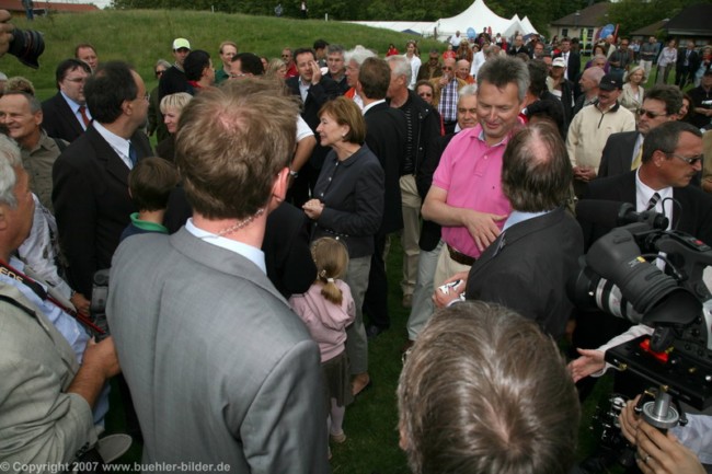 ©IMG_0410.jpg - Am Samstag, den 23.06.2007, hatte ich die Gelegenheit Frau Eva Luise Köhler, die Frau von unserem derzeitigen Bundespräsidenten Herrn Horst Köhler, bei der Einweihung von weiteren 9-Löcher des Golfplatzes Ludwigsburg, dem Golfclub Schloss Monrepos (GCM), zu fotografieren.