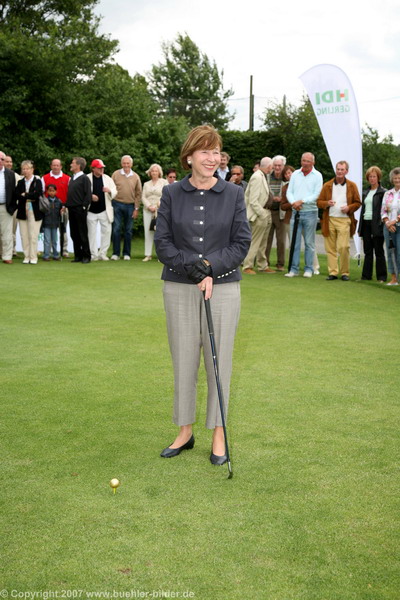 ©IMG_0422.jpg - Am Samstag, den 23.06.2007, hatte ich die Gelegenheit Frau Eva Luise Köhler, die Frau von unserem derzeitigen Bundespräsidenten Herrn Horst Köhler, bei der Einweihung von weiteren 9-Löcher des Golfplatzes Ludwigsburg, dem Golfclub Schloss Monrepos (GCM), zu fotografieren.
