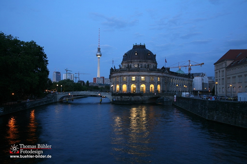 Berlin_Ost_Blick über die Spree auf das Bode Museumbei Nacht_IMG_7529.jpg