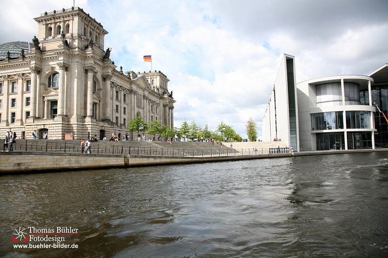 Berlin_Ost_Blick von der Spree auf den Berliner Reichstag der im Westen steht_IMG_8069.jpg