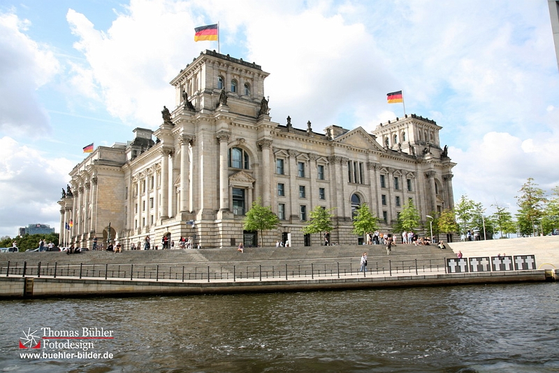 Berlin_Ost_Blick von der Spree auf den Berliner Reichstag der im Westen steht_IMG_8077.jpg