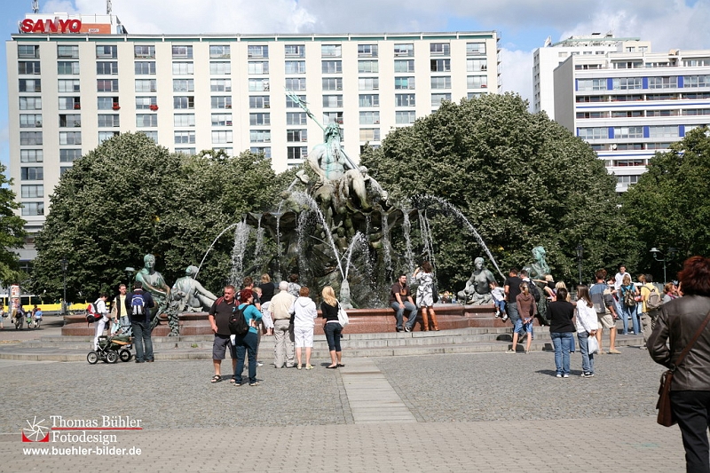 Berlin_Ost_Neptunbrunnen am Alexanderplatz_IMG_6686.jpg