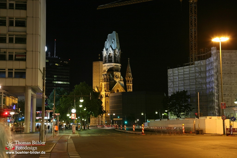 Berlin_West_Kaiser-Wilhelm-Gedaechtnis-Kirche am Breitscheidplatz bei Nacht_IMG_7741.jpg