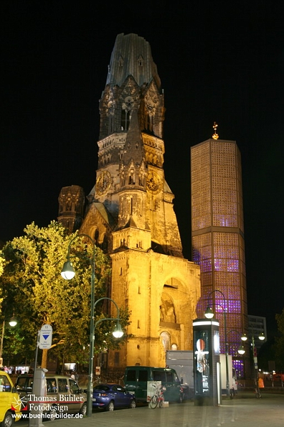 Berlin_West_Kaiser-Wilhelm-Gedaechtnis-Kirche am Breitscheidplatz bei Nacht_IMG_9299.jpg