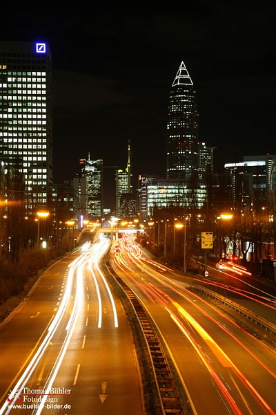 Frankfurt Blick auf den Messeturm bei Nacht IMG_5352.jpg