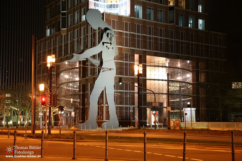 Frankfurt am Main Messeturm bei Nacht IMG_1091.jpg