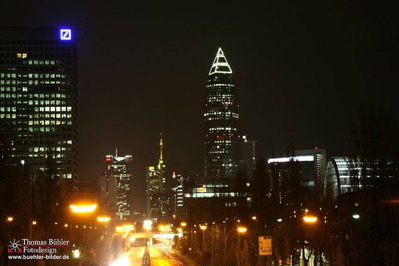 Frankfurt am Main bei Nacht und Regen mit Blick auf den Messeturm IMG_4398.jpg