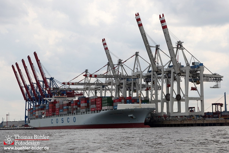 Hamburg Containerschiff im Hafen IMG_3129.jpg