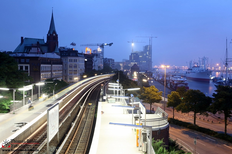 Hamburg Hafen bei NachtIMG_2253.jpg
