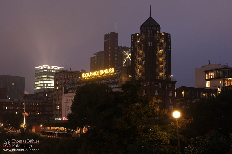 Hamburg Hafenhotel bei Nacht IMG_2242.jpg