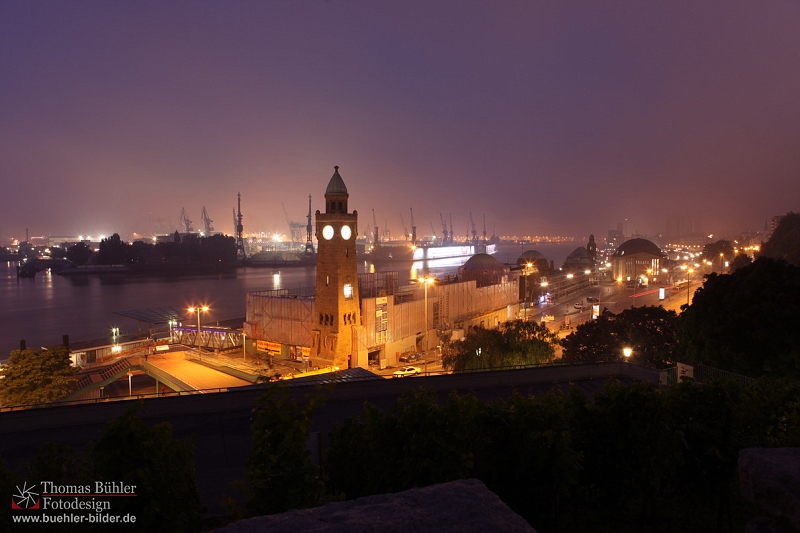Hamburg Landungsbrücken bei Nacht IMG_2233.jpg