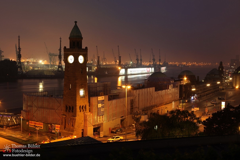 Hamburg Landungsbrücken bei Nacht IMG_2240.jpg