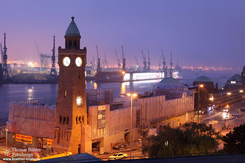 Hamburg Landungsbrücken bei Nacht IMG_2250.jpg