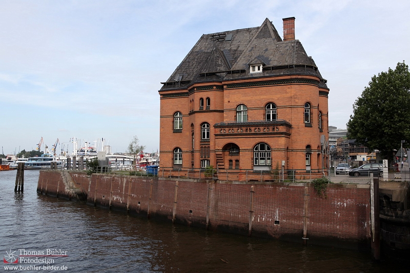Hamburg Polizei an der Hafencity Gebäude von der Serie Notruf Hafenkant IMG_3874.jpg