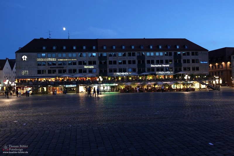 Nuernberg am Hauptmarkt bei Nacht_IMG_4390.jpg